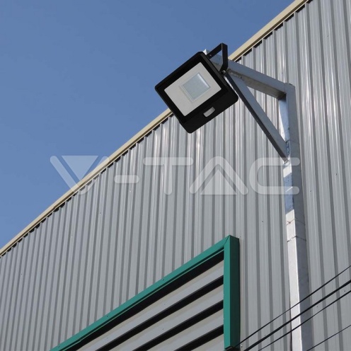 50W LED Прожектор PIR Сензор SAMSUNG ЧИП Черно Тяло 6400К - изглед 6